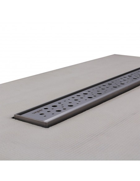 Highly precised integrated linear channel with non-visible flushed steel flange for maximalized sealing
