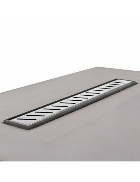 Highly precised integrated linear channel with non-visible flushed steel flange for maximalized sealing
