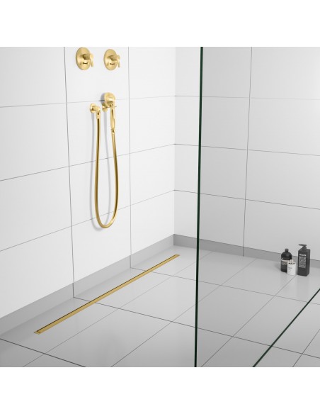 Example of a light-colored shower area with large-format tiles and INTENSI 316 linear channel in Brass