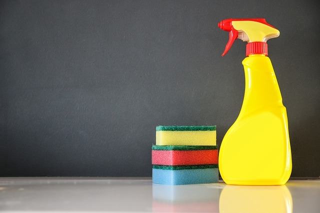 Keep your bathroom and wet room clean without detergents