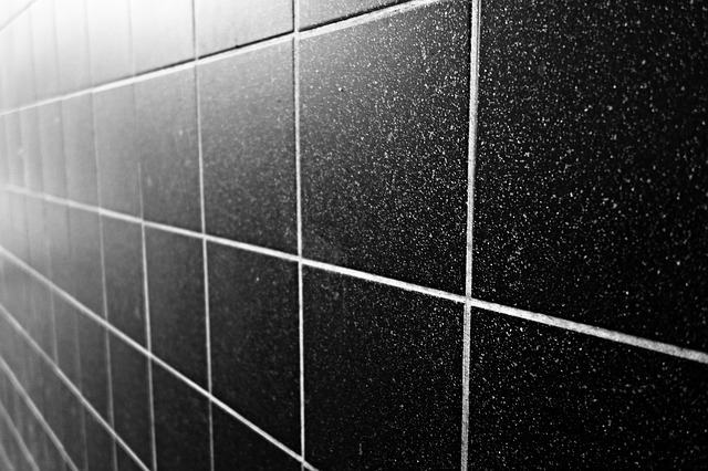 How to clean ceramic tiles in a wet room