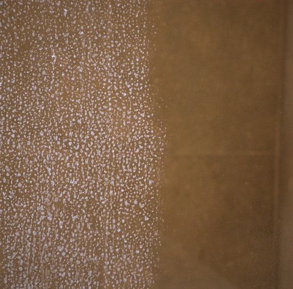 HOW TO GET RID OF LIMESCALE AND SOAP SCUM OF YOUR SHOWER SCREEN