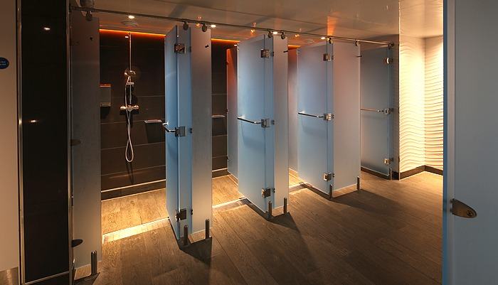HOW TO DESIGN A FUNCTIONAL AND MODERN SHOWER IN THE PUBLIC SPACE